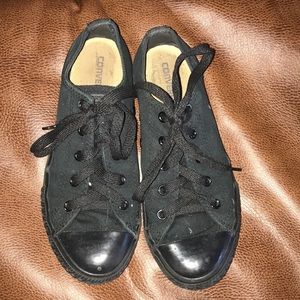 Black converse with glittery laces